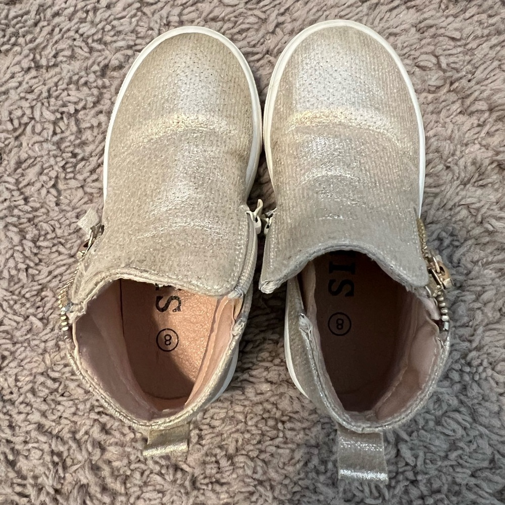 Chic Kids Sneakers in Shimmering Gold by STS